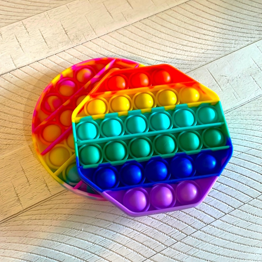 2 rainbow pop it’s